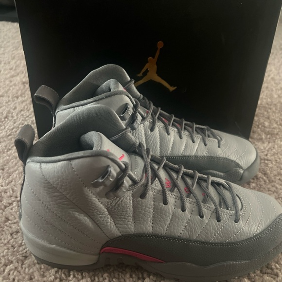 Jordan retro 12 vivid pink